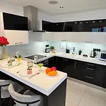 Grand Penthouse And דירה ריגה