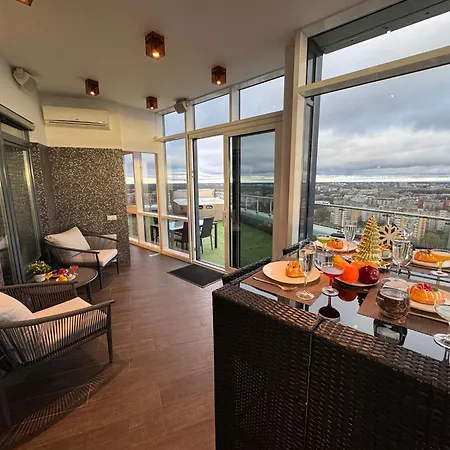 Grand Penthouse And Lägenhet