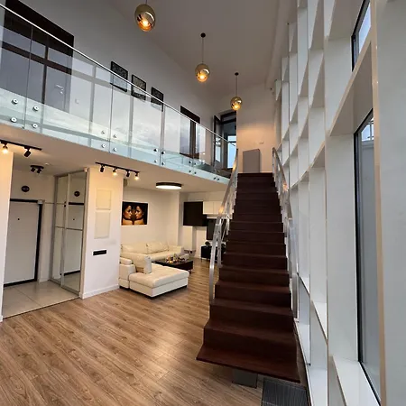Grand Penthouse And アパート